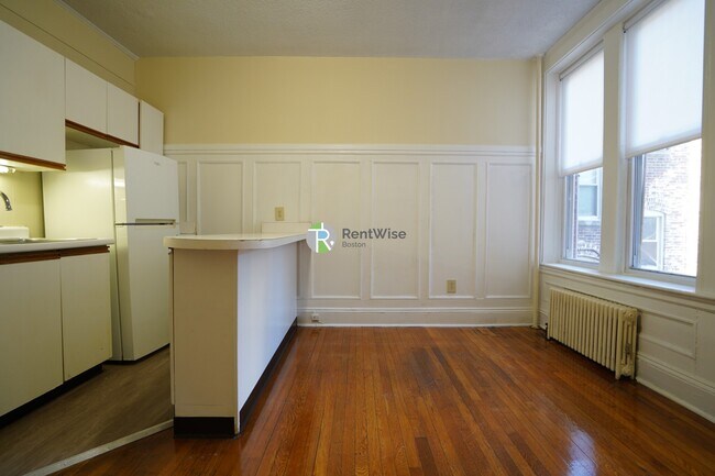 Building Photo - 1124 Commonwealth Ave