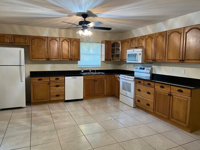 Foto del edificio - 1668 SW Herder Rd