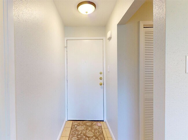 Foto del edificio - 793 Davis Rd