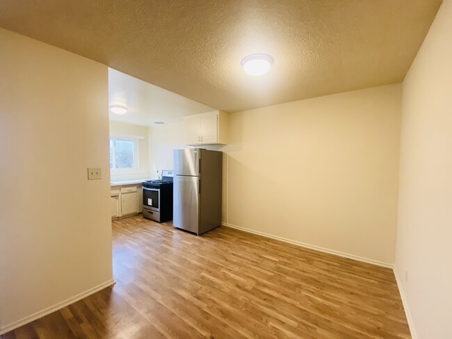 Foto del edificio - 11663 Gorham Ave