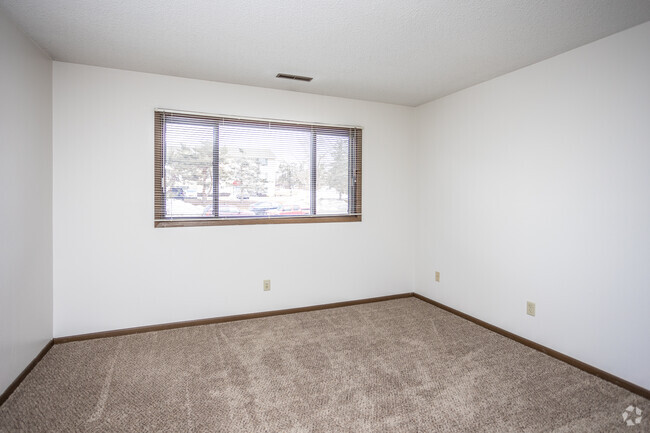 1BR, 1BA - Stonewood/515 SF - The Pointe at Cedar Rapids