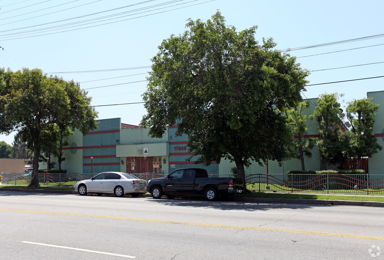 Building Photo - 17808-17828 Saticoy St