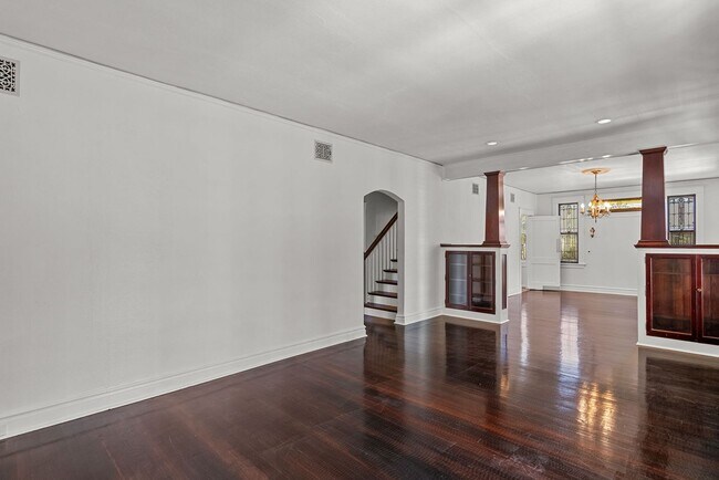 Foto del edificio - Charming 2+ Bedroom in Shrewsbury – Walkable Neighborhood & Pet-Friendly!
