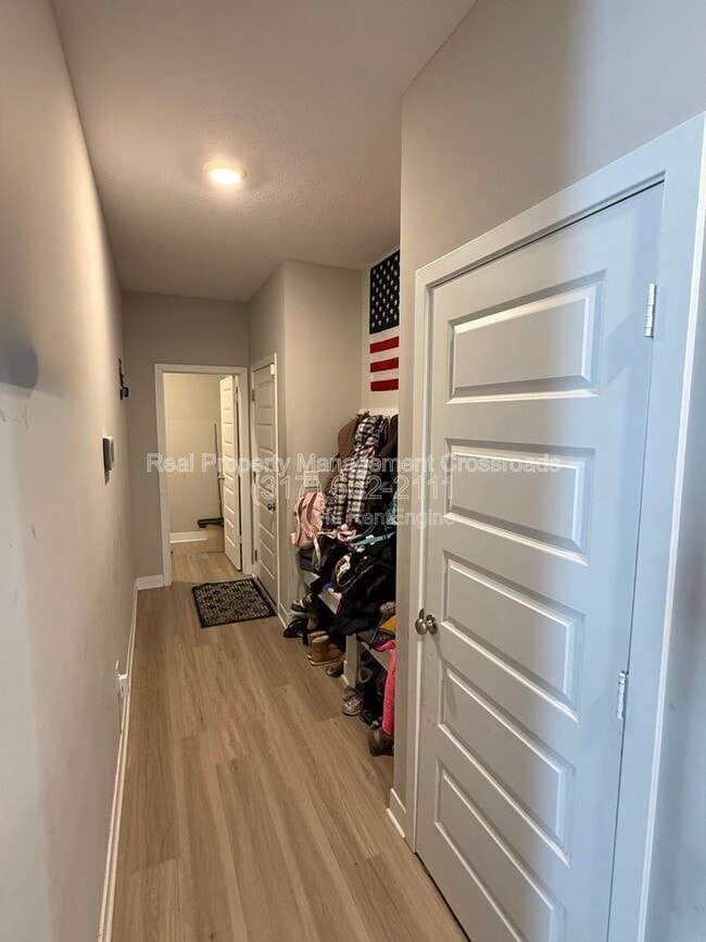 Foto del edificio - 8754 Laurelton Pl