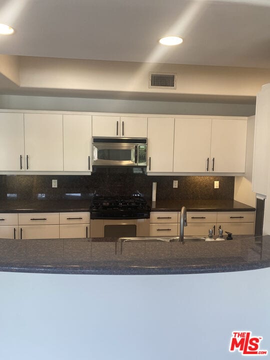 Building Photo - 1862 S Bentley Ave