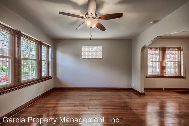Building Photo - 1 br, 1 bath Apartment - 4990 Miami Street