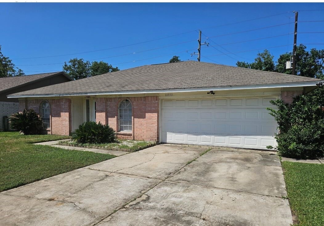 Primary Photo - 10930 Fallbrook Dr