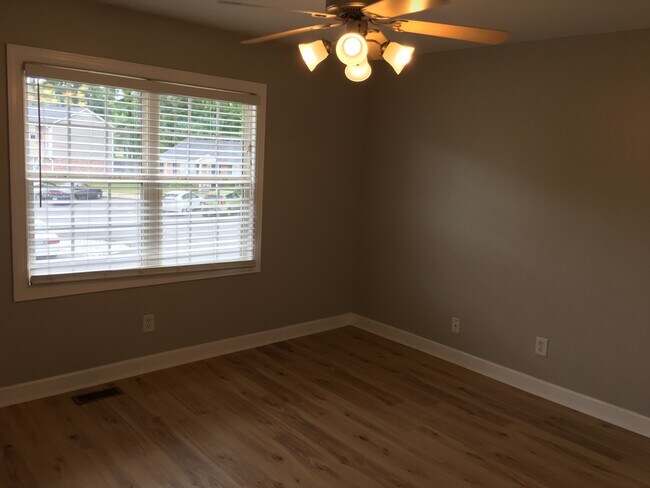 Master - 204 Emerald Park Ct