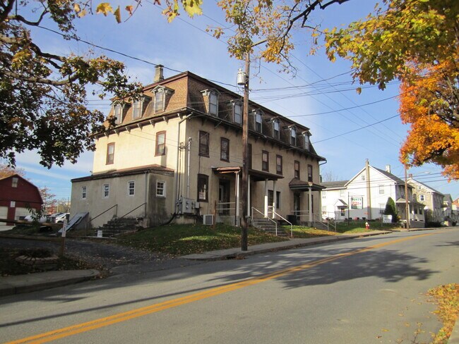 104 Main St. Stockertown PA - 104 Main St