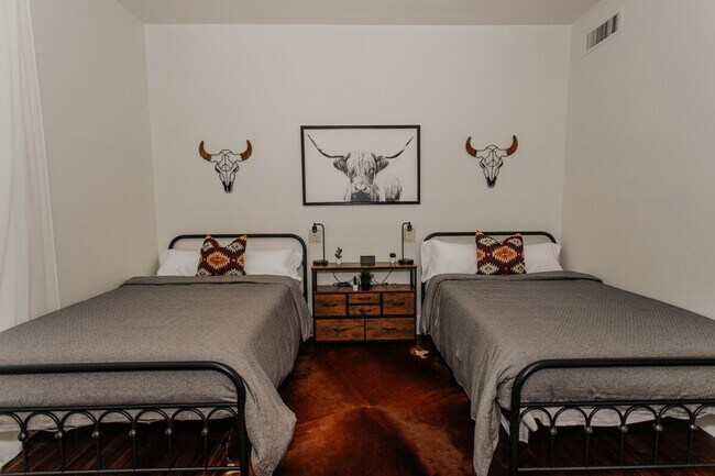 Building Photo - 3728 Homan Ave