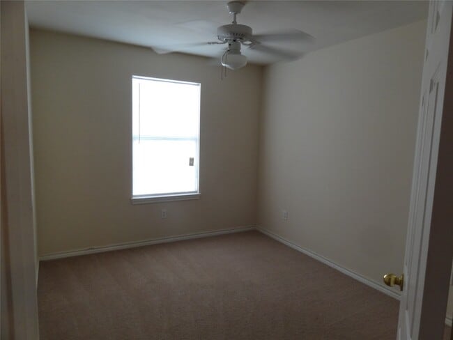 Foto del edificio - 1550 Village Way Dr