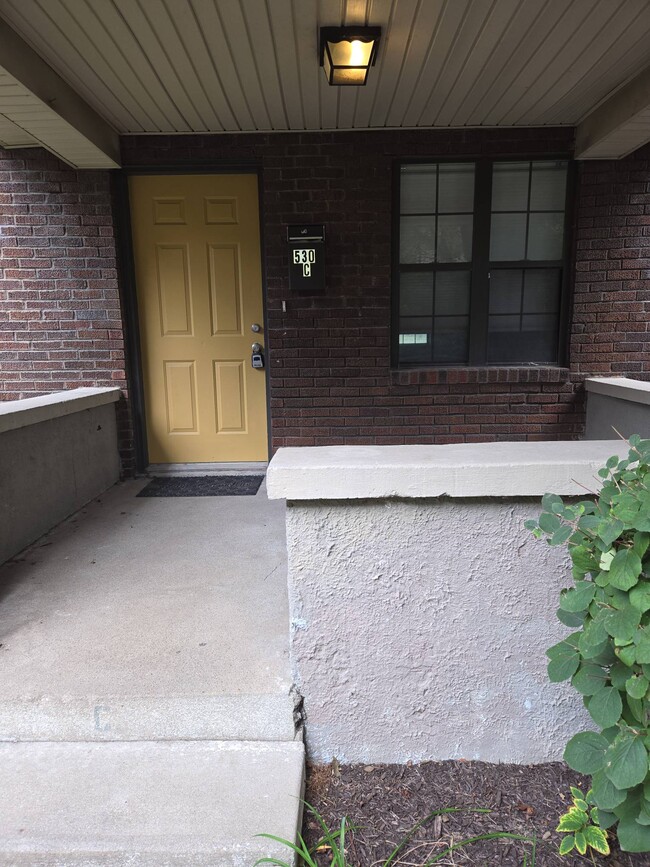 Building Photo - 530 Sutherland Ave