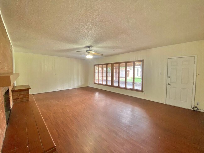 Building Photo - Pre-Leasing Now-available 6/1/2024
