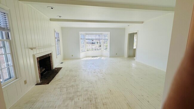 Foto del edificio - 124 W Crystal Lake Ave