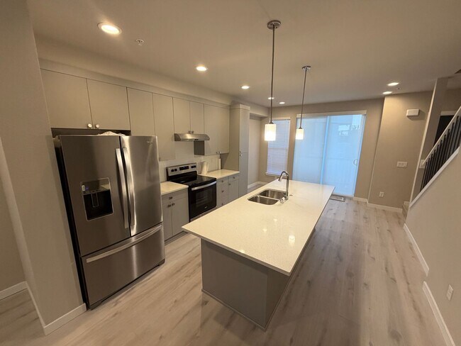 Foto del edificio - New Lynnwood Upscale Townhome For Rent!