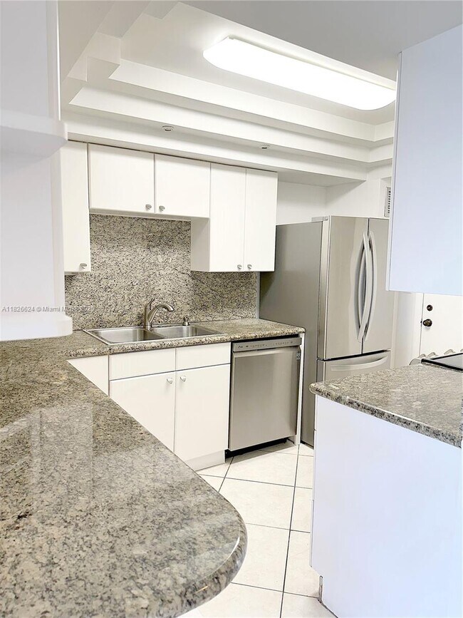 Foto del edificio - 150 Ocean Ln Dr