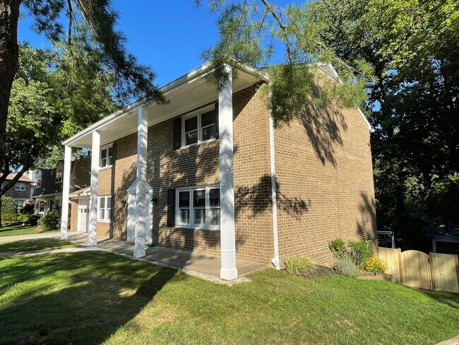 Foto del edificio - 2542 N Wakefield St