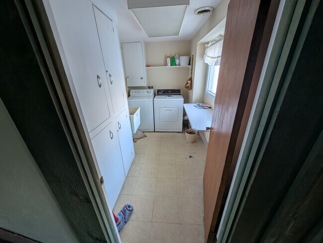 Foto del edificio - 5165 E Lake Rd