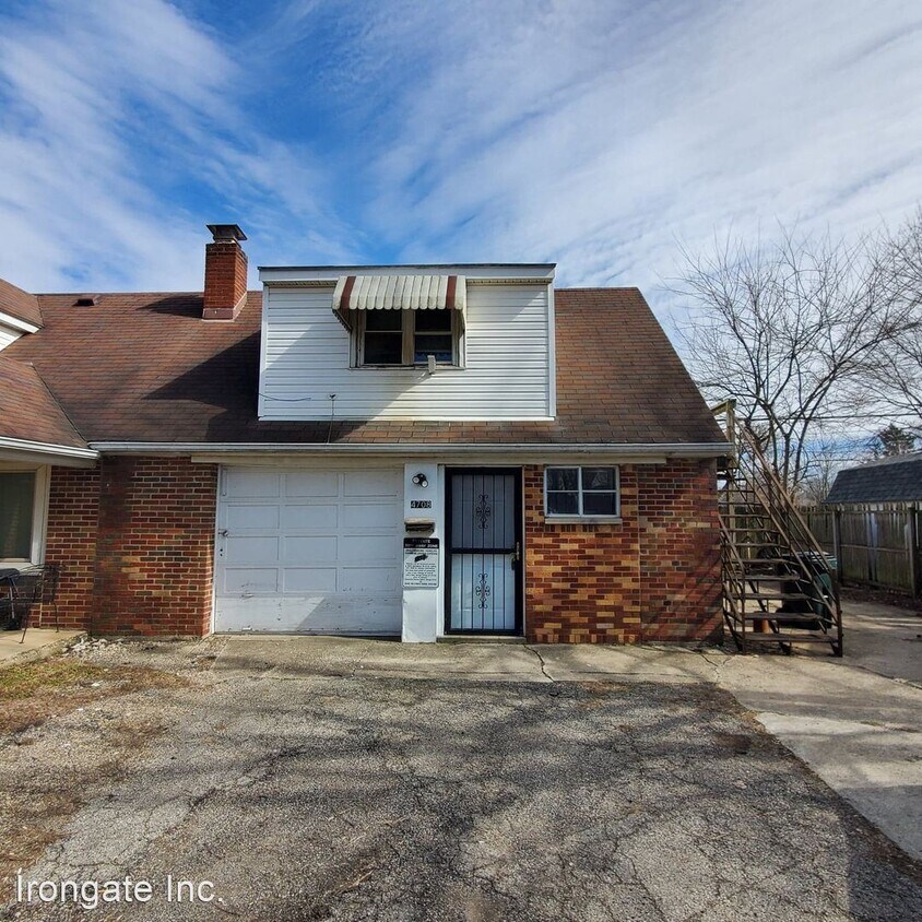 Primary Photo - Studio, 1 bath House - 4708 N Dixie Drive