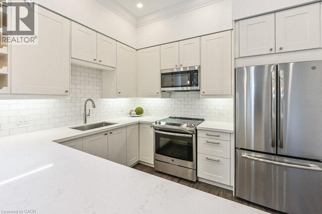 Building Photo - 139 MacNab St S