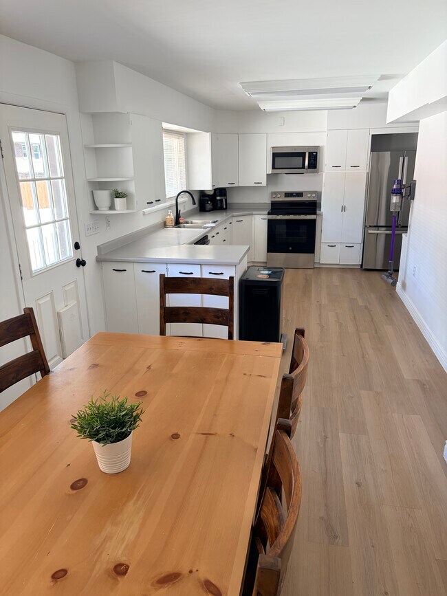 Foto del edificio - 2258 E Claybourne Ave