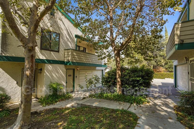 Foto principal - 23530 Newhall Ave