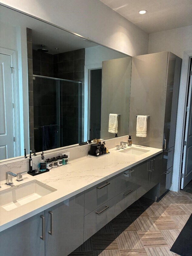 Primary Photo - 1211 Caroline St