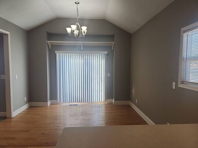 Building Photo - Gorgeous 4 Bedroom, 3 Bathroom, 3 Car Gara...