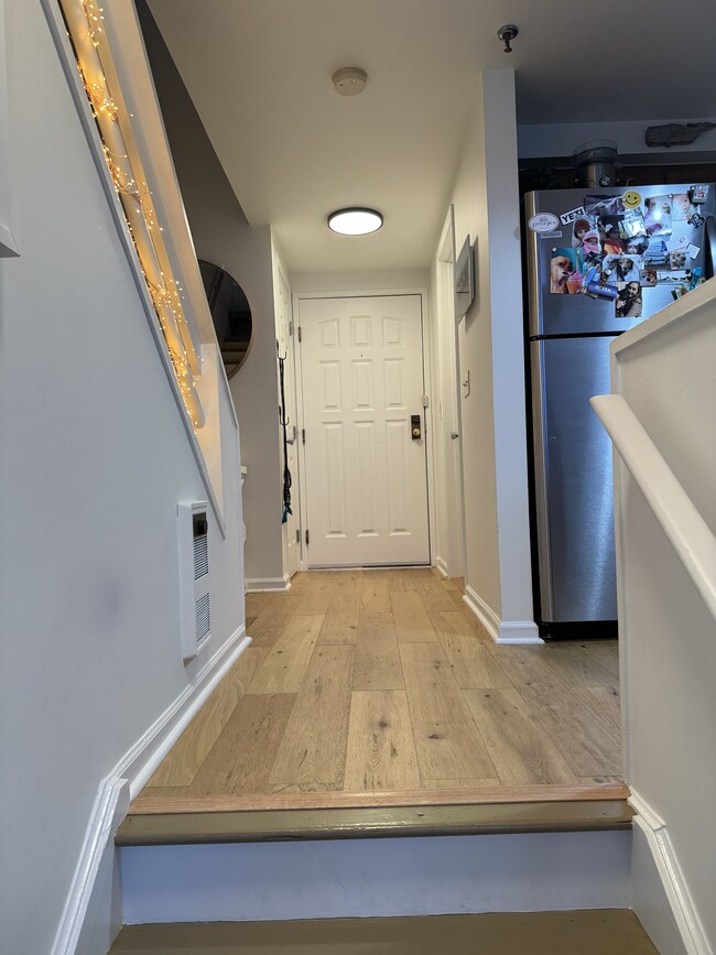 Entryway - 25 Grand St