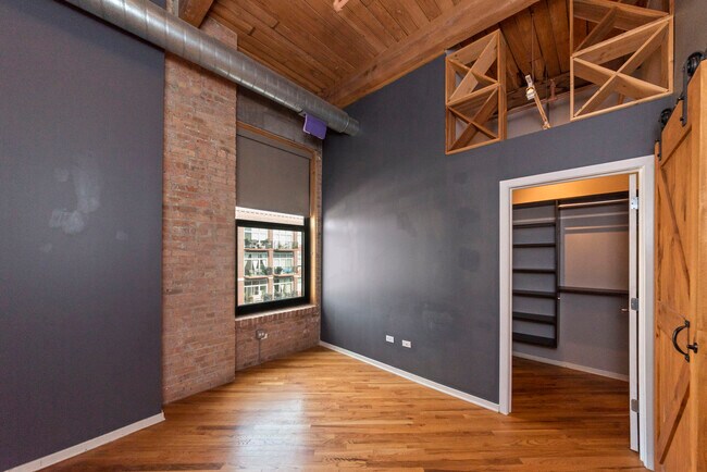 Building Photo - 1040 W Adams St