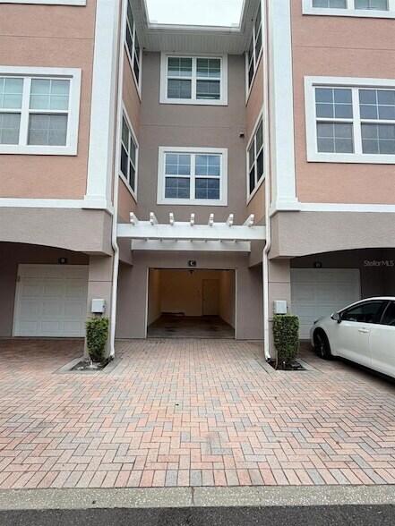 Foto del edificio - 6413 Astor Village Ave