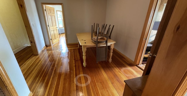 Building Photo - 6/1/25 Tufts area 4BR - huge apartment, ne...