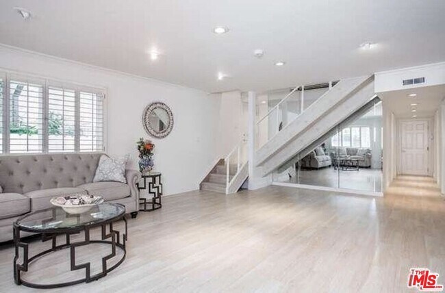 Foto del edificio - 745 Oxford Ave