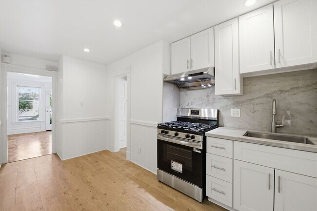 Foto del edificio - 321 Moultrie St