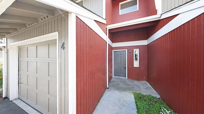 Building Photo - 2 Bed 1.5 Bath - No Pets Allowed - NAS Whidbey