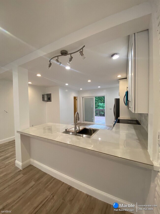 Building Photo - 2 br, 2 bath House - 403 N 8th Street #1