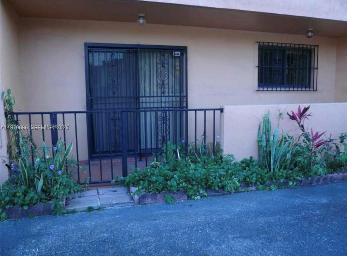 Building Photo - 1290 W 41st St