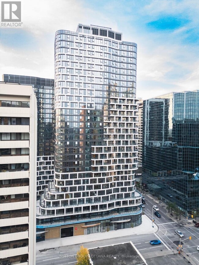 Building Photo - 400 Albert St