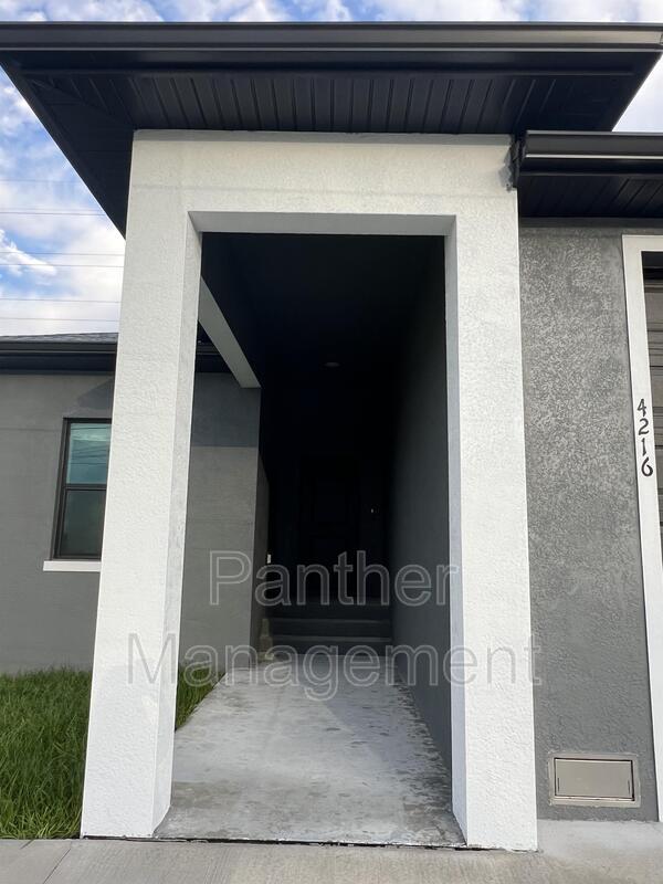Foto del edificio - 4214 Santa Barbara Blvd