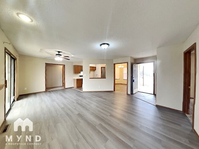 Foto del edificio - 2527 W Buena Vista St