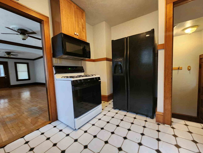 Foto del edificio - Character Home in NICE Neighborhood