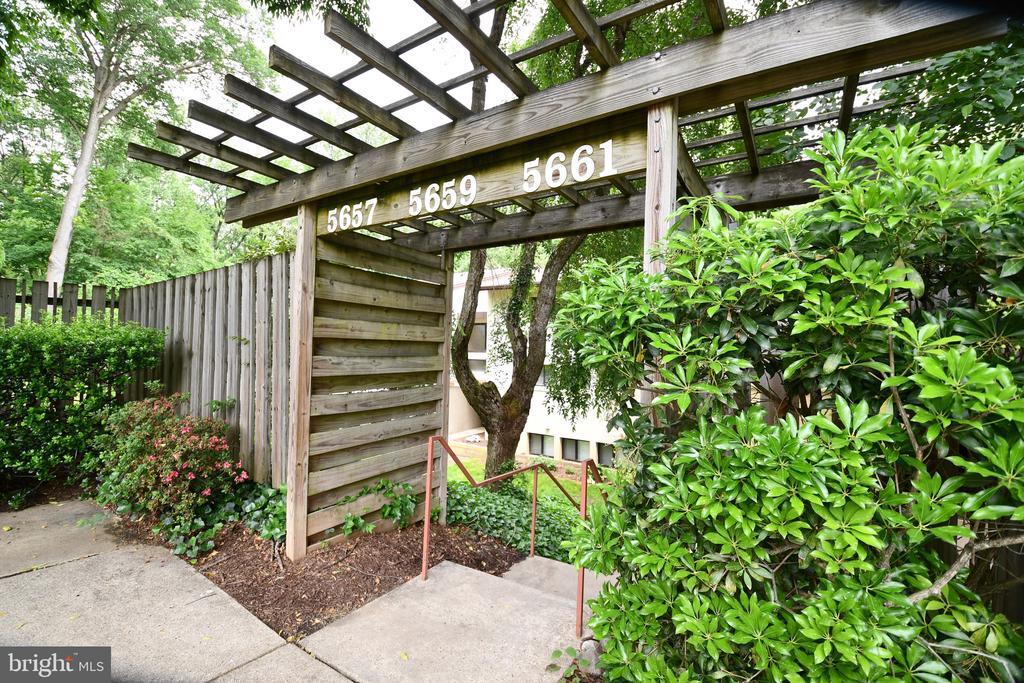 Foto principal - 5659 Harpers Farm Rd