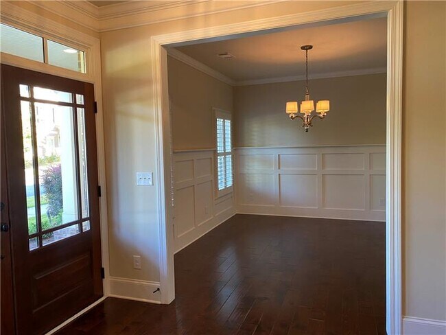 Building Photo - 1520 Parkside Dr