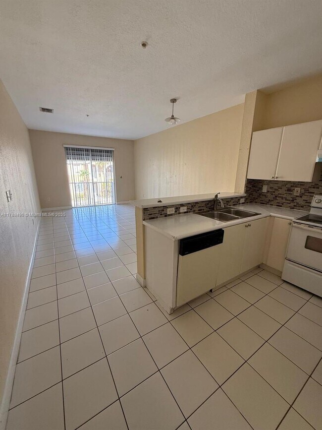 Foto del edificio - 7100 NW 177th St