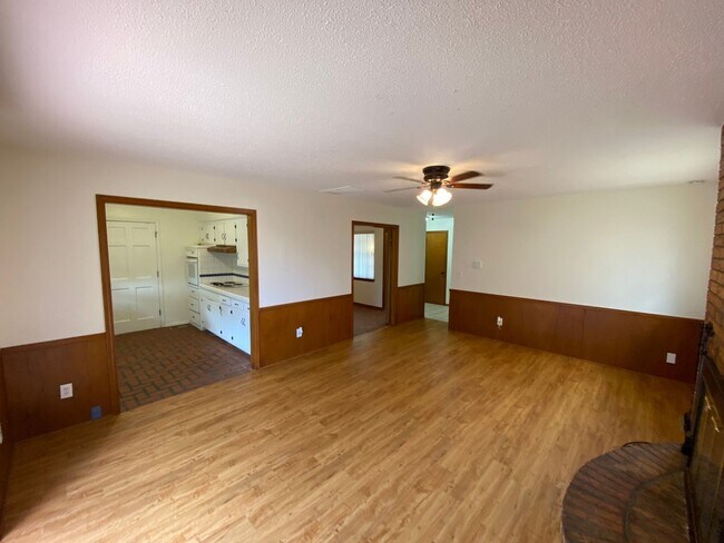 Foto del edificio - Lovely Brick Home in NW OKC near Lake Hefner