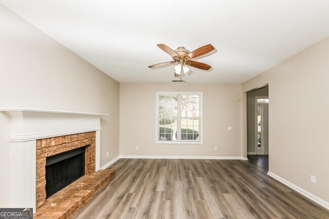 Foto del edificio - 123 Omega Ct