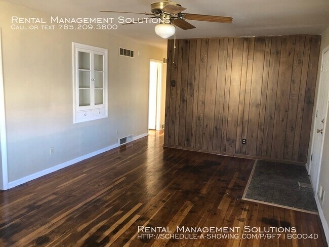 Building Photo - 2906 SE Indiana- 3 BED/1.5 BATH
