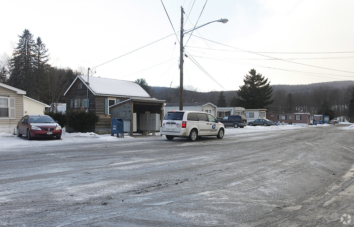 Primary Photo - 124 Oneida St