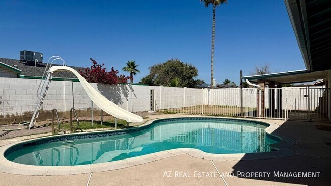 Building Photo - 4440 W Yucca St