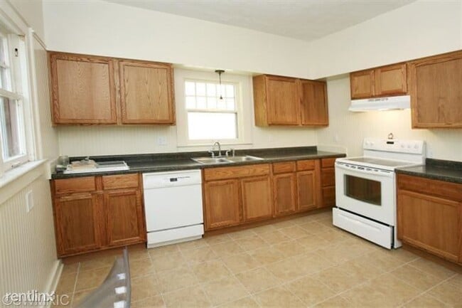 Foto del edificio - 3 br, 1.5 bath House - 747 Stuart Ave